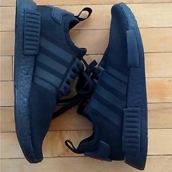 Women’s size 7 NMD r1 - Picture 2 of 4